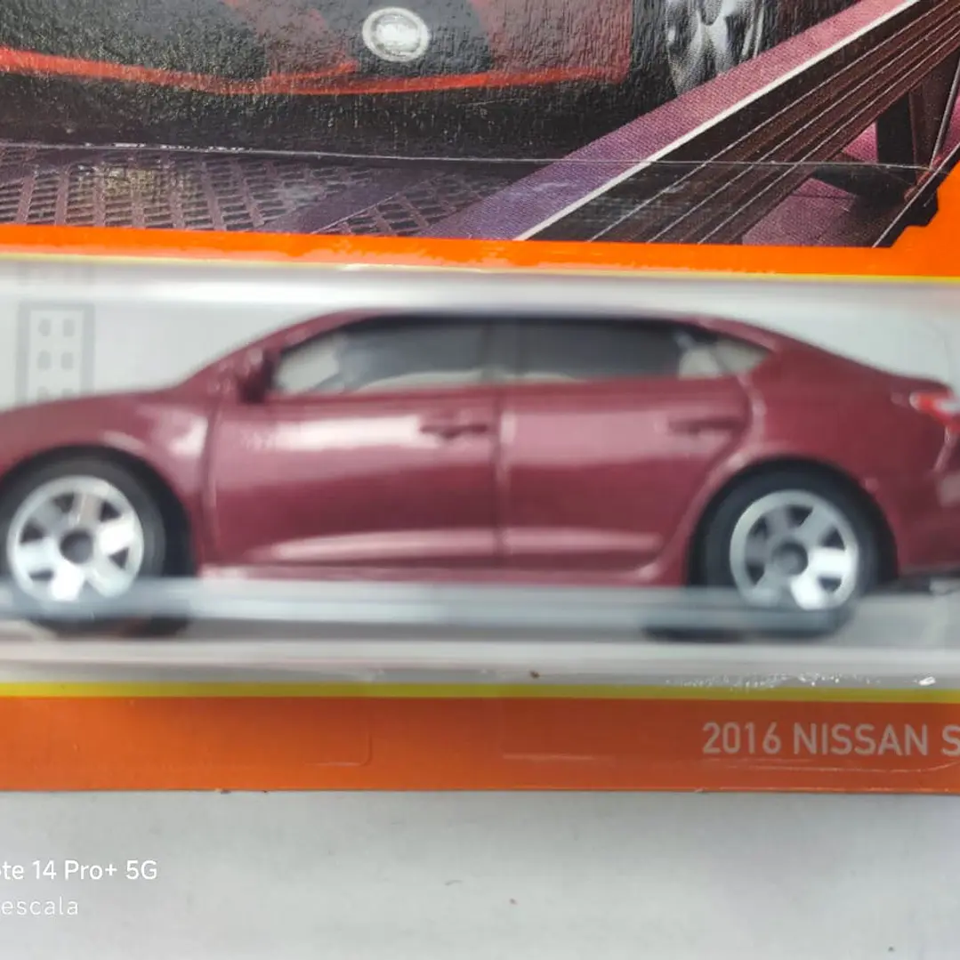  Nissan Sentra 2016 rojo 1-64 Matchbox 2