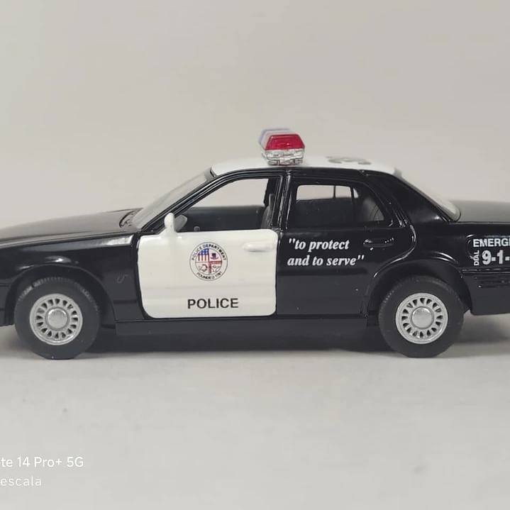 Ford Crown Victoria de policia Marca Kinsmart 1/36 2
