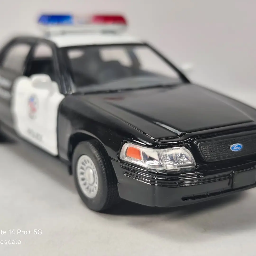 Ford Crown Victoria de policia Marca Kinsmart 1/36 1
