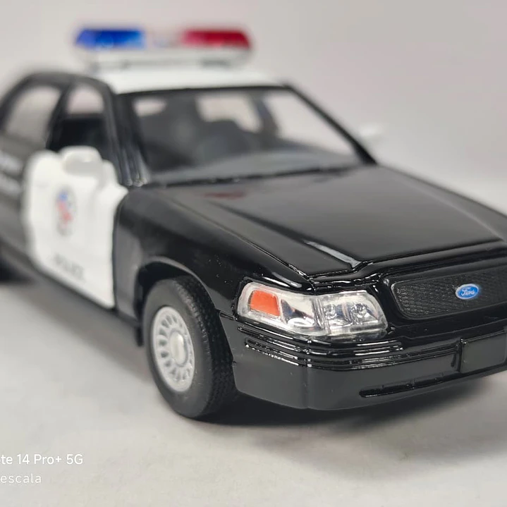 Ford Crown Victoria de policia Marca Kinsmart 1/36 1