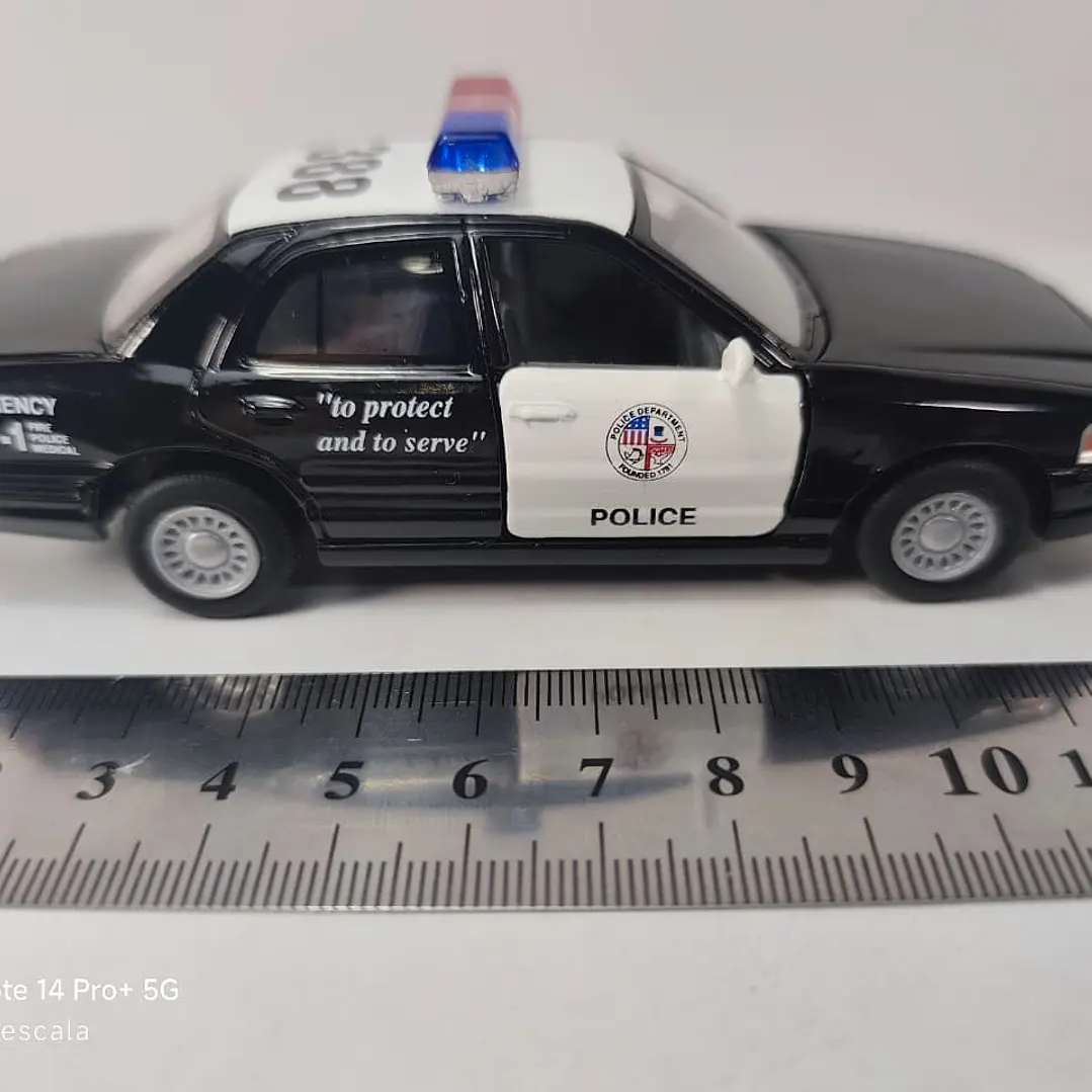 Ford Crown Victoria de policia Marca Kinsmart 1/36 5