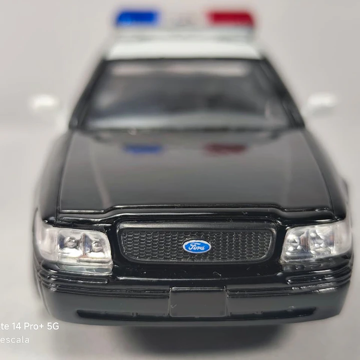 Ford Crown Victoria de policia Marca Kinsmart 1/36 6