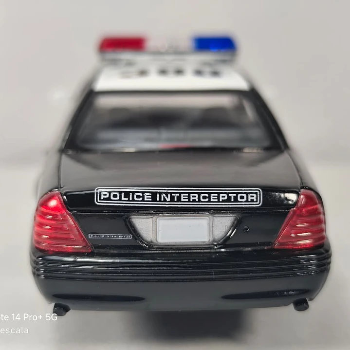 Ford Crown Victoria de policia Marca Kinsmart 1/36 7