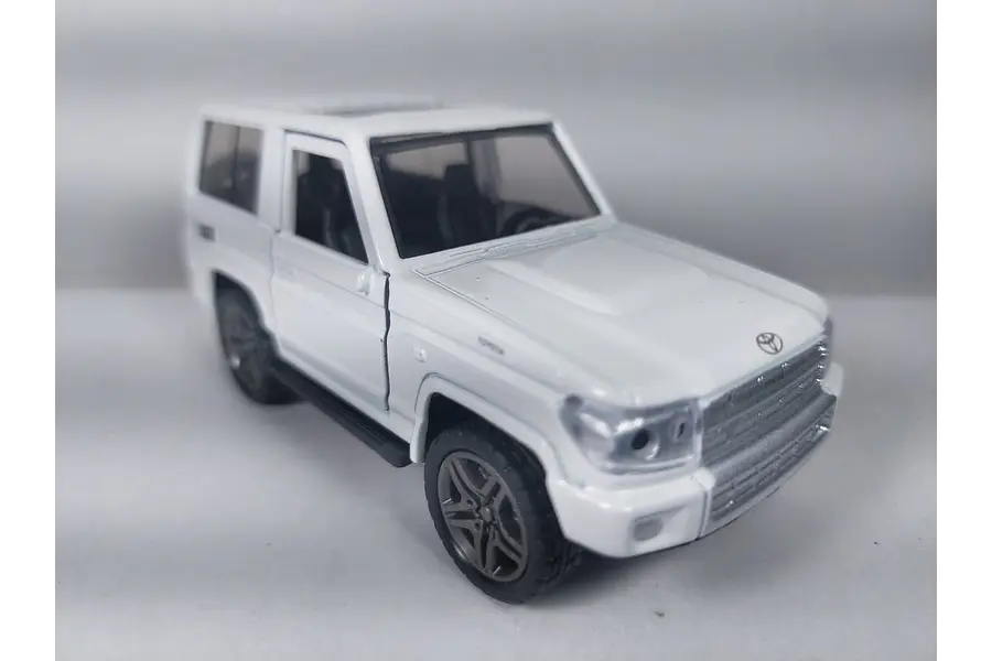 TOYOTA MACHO 4.5  ESCALA 1/36 blanco