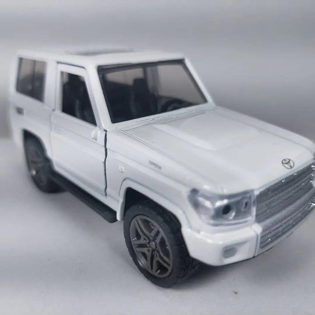 TOYOTA MACHO 4.5  ESCALA 1/36 blanco 1