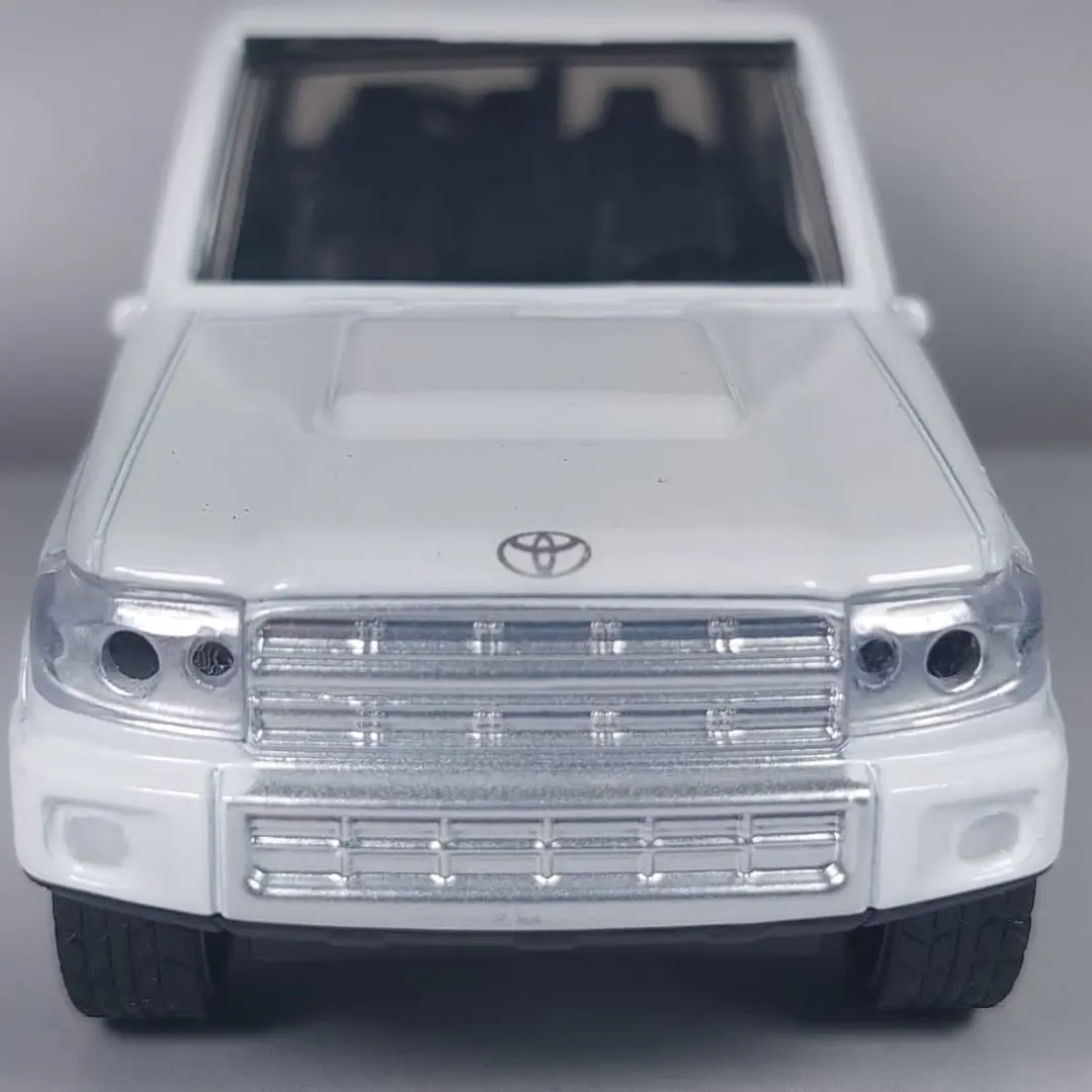 TOYOTA MACHO 4.5  ESCALA 1/36 blanco 3