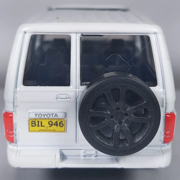 TOYOTA MACHO 4.5  ESCALA 1/36 blanco 5