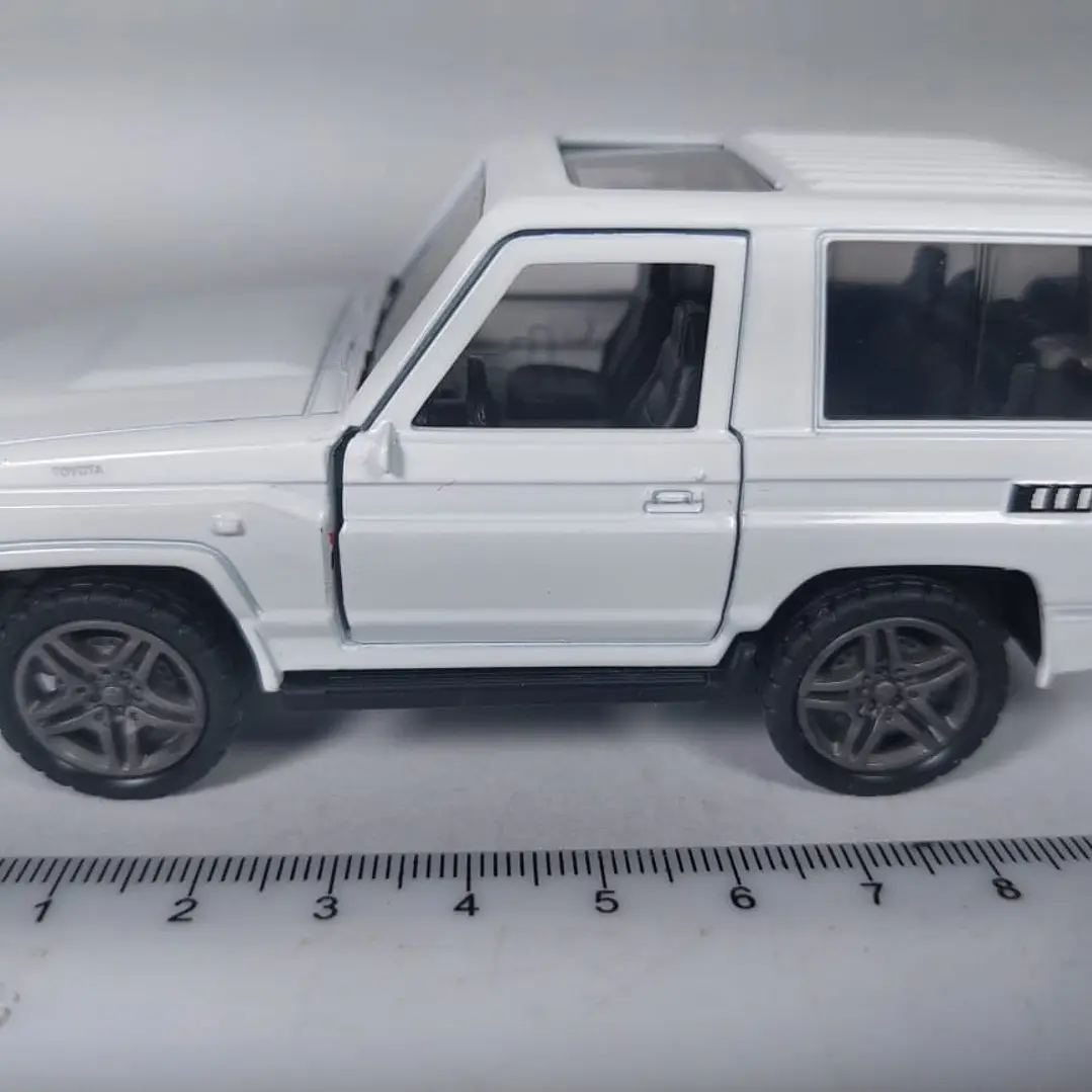 TOYOTA MACHO 4.5  ESCALA 1/36 blanco 6