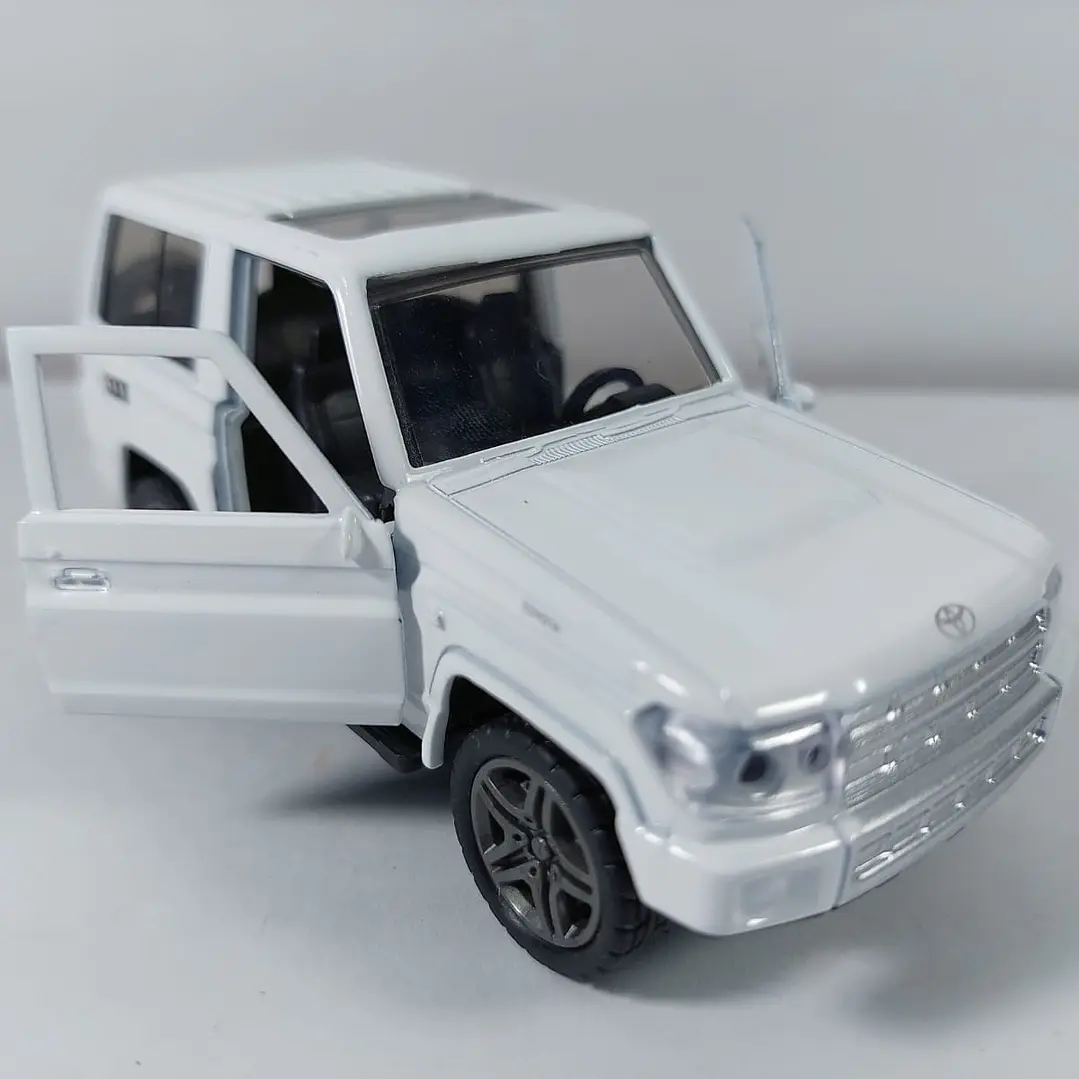 TOYOTA MACHO 4.5  ESCALA 1/36 blanco 7