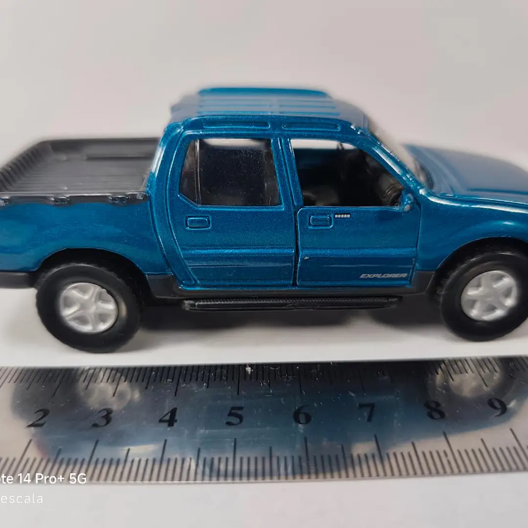 FORD EXPLORER SPORT TRACK 1/36 MARCA MAISTO  5