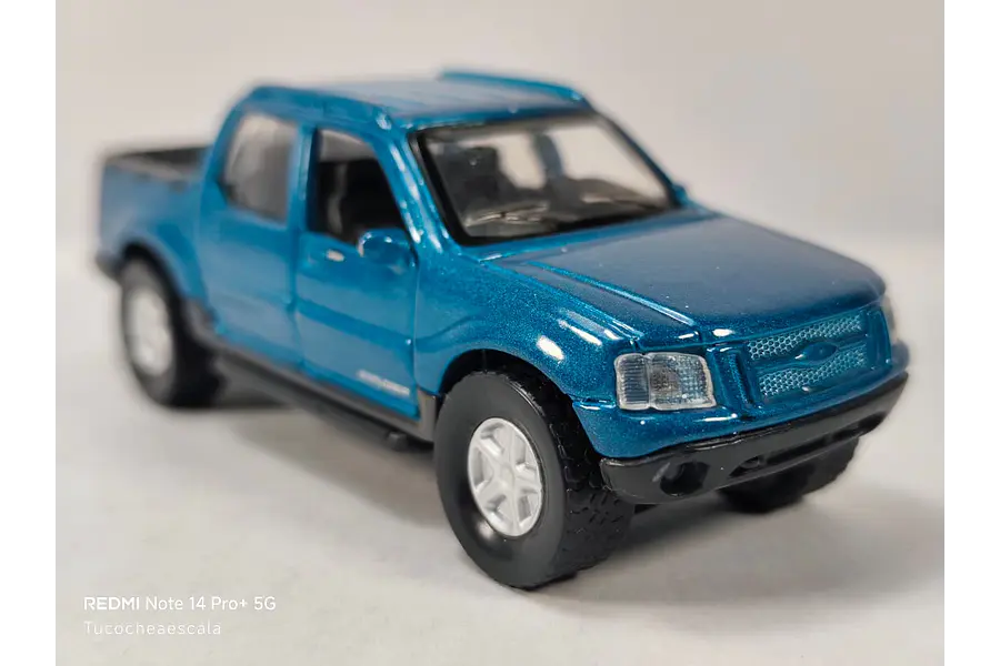 FORD EXPLORER SPORT TRACK 1/36 MARCA MAISTO 