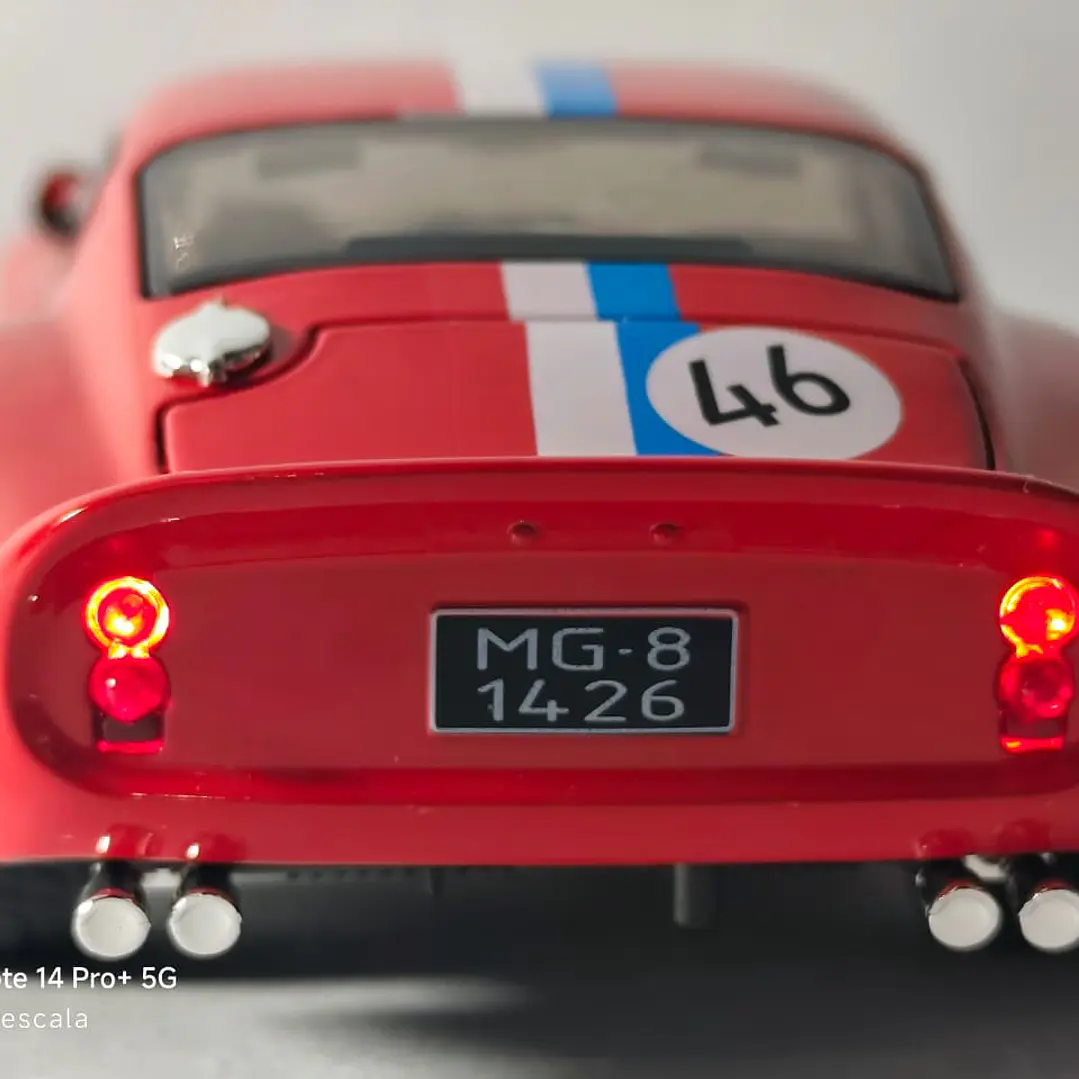 Ferrari 250 GTO, ROJO Escala 1/24, luces y sonidos- 4