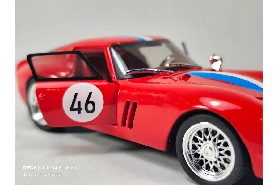 Ferrari 250 GTO, ROJO Escala 1/32, luces y sonidos-