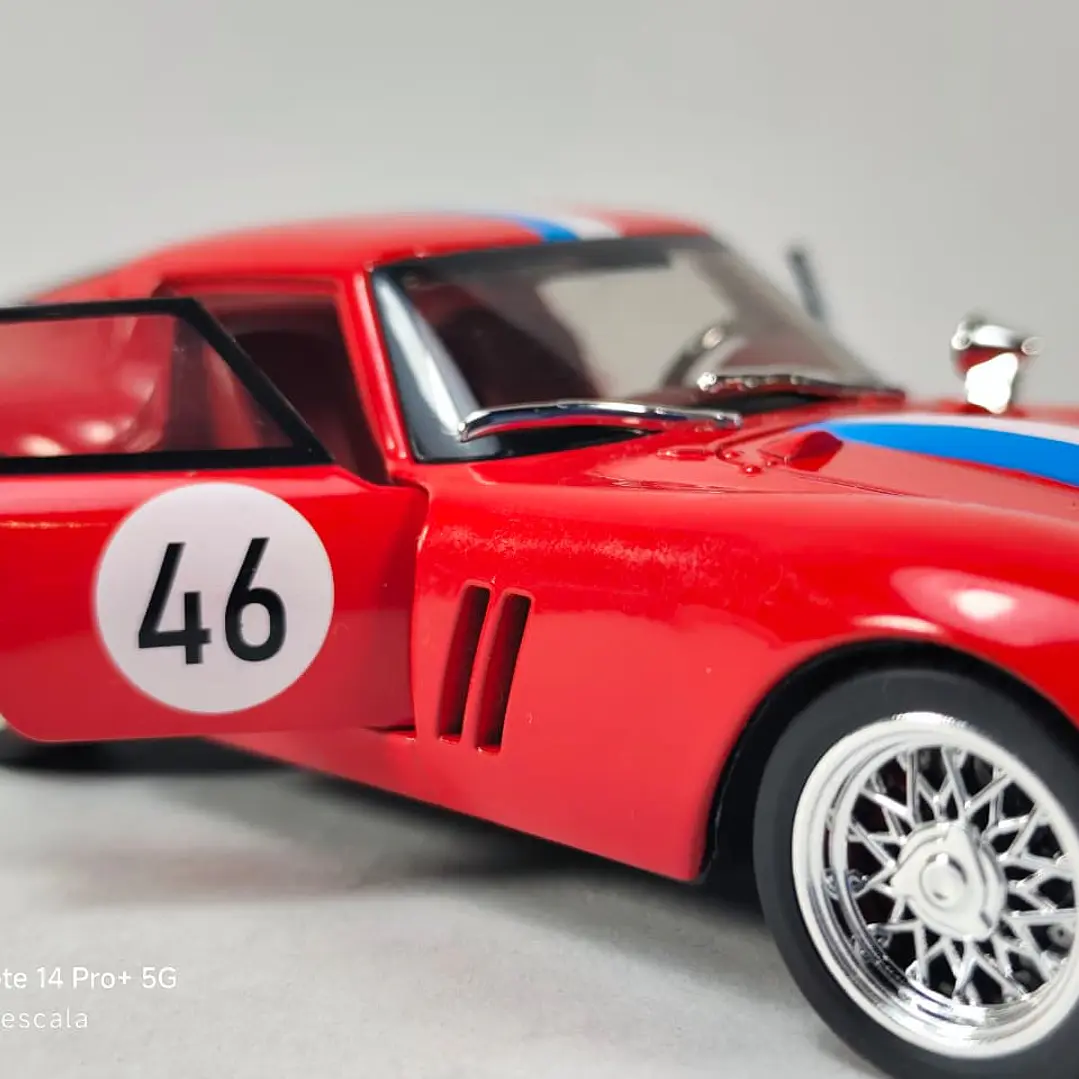 Ferrari 250 GTO, ROJO Escala 1/24, luces y sonidos- 1