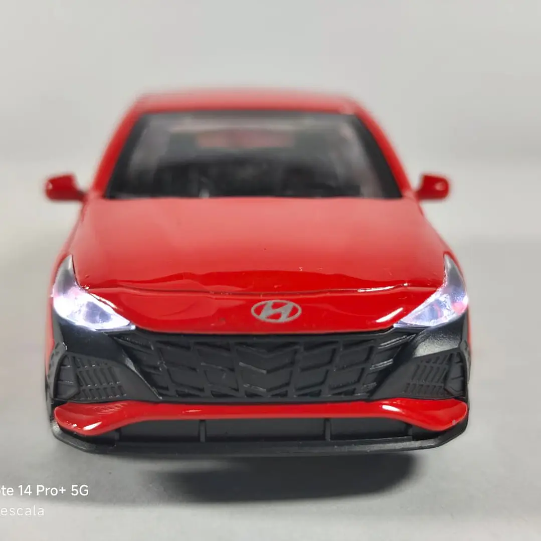 Hyundai Elantra Rojo escala 1/36 Chino Luces Led 2