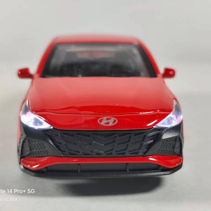 Hyundai Elantra Rojo escala 1/36 Chino Luces Led 2