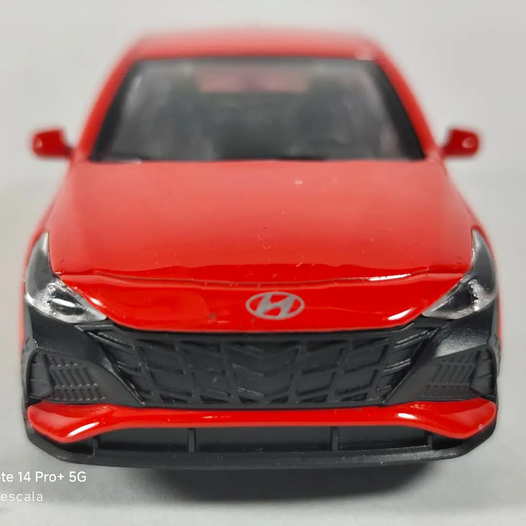 Hyundai Elantra Rojo escala 1/36 Chino Luces Led 1
