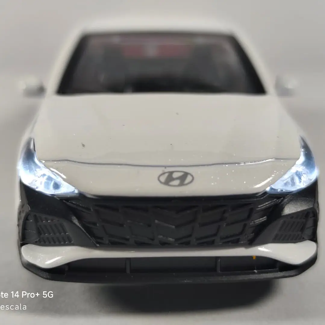 Hyundai Elantra Blanco escala 1/36 Chino Luces Led 2
