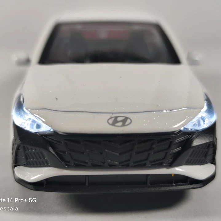 Hyundai Elantra Blanco escala 1/36 Chino Luces Led 2