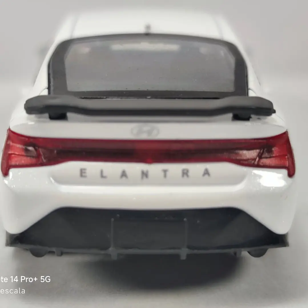 Hyundai Elantra Blanco escala 1/36 Chino Luces Led 3