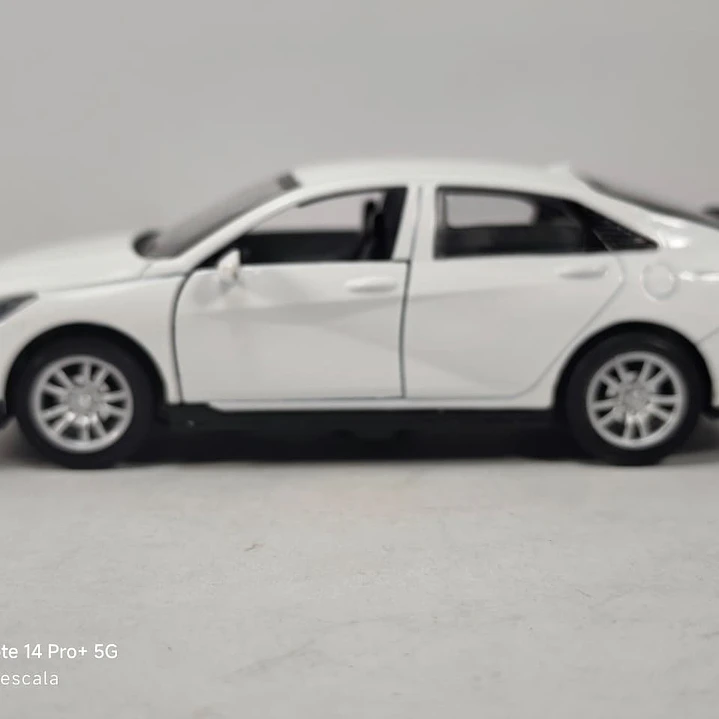 Hyundai Elantra Blanco escala 1/36 Chino Luces Led 5