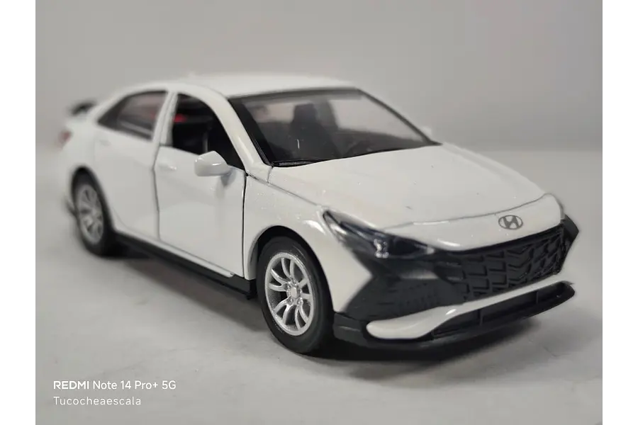 Hyundai Elantra Blanco escala 1/36 Chino Luces Led