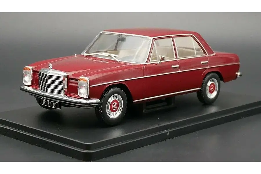 Mercedes-Benz 220 D W115 VINO TINTO, Ixo, Escala 1-24