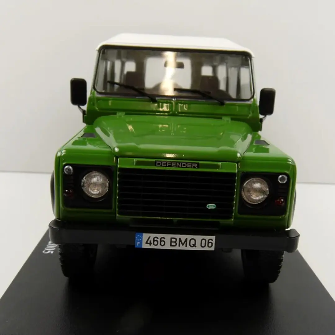Land rover defender 110 2005, Ixo, Escala 1-24 3