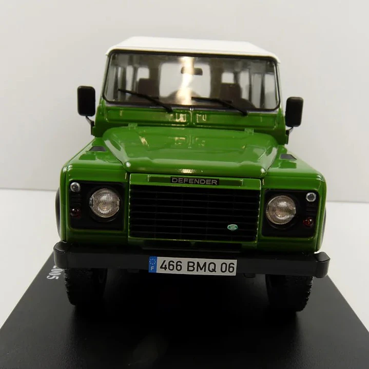 Land rover defender 110 2005, Ixo, Escala 1-24 3