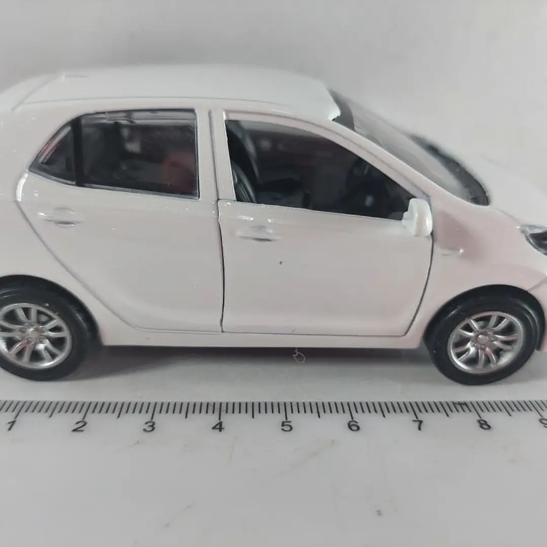 Kia Picanto Escala 1/36 Marca china luces LED 2