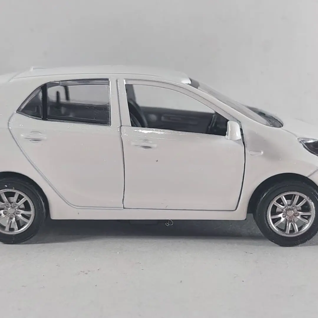 Kia Picanto Escala 1/36 Marca china luces LED 3