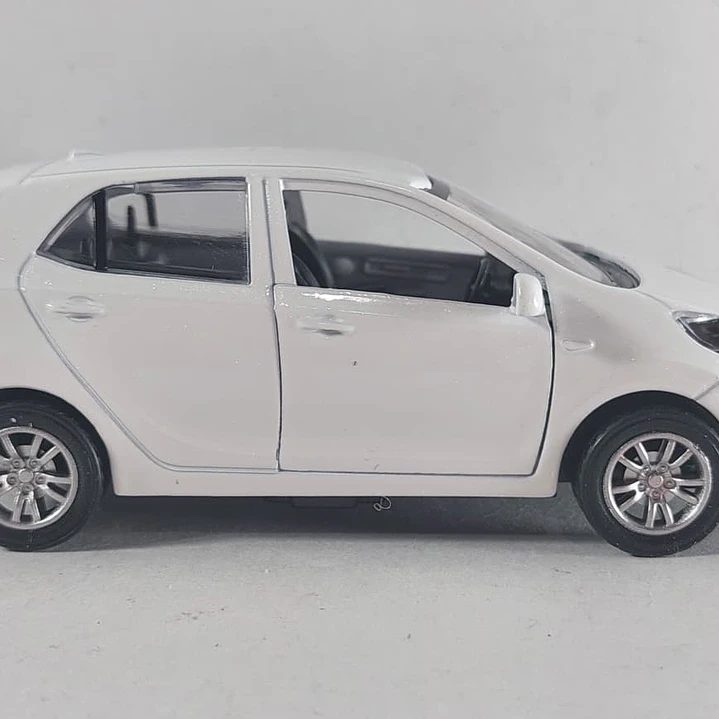 Kia Picanto Escala 1/36 Marca china luces LED 3