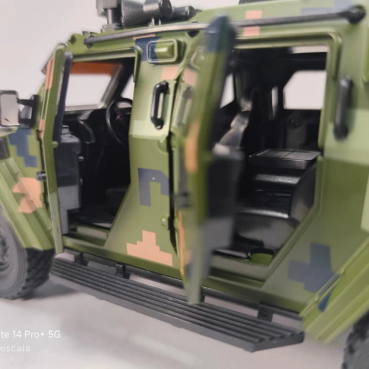 Vehiculo Blindado OSHKOSCH M ATV Escala 1:32 Marca China 7