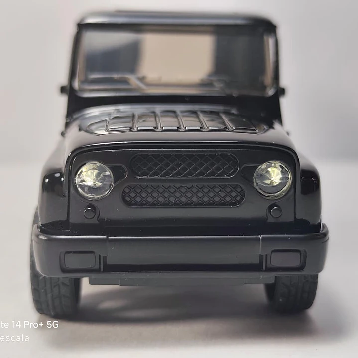 UAZ 469 ESCALA 1/36 MARCA CHINA LEDS 4