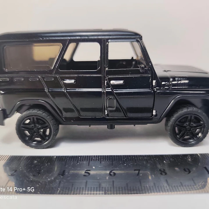 UAZ 469 ESCALA 1/36 MARCA CHINA LEDS 5