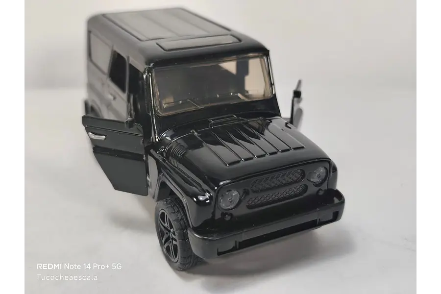 UAZ 469 ESCALA 1/36 MARCA CHINA LEDS