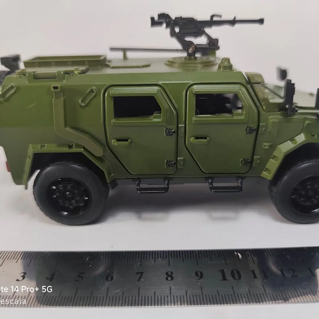 Vehiculo Blindado Escala 1:32 Marca China LEDS 2