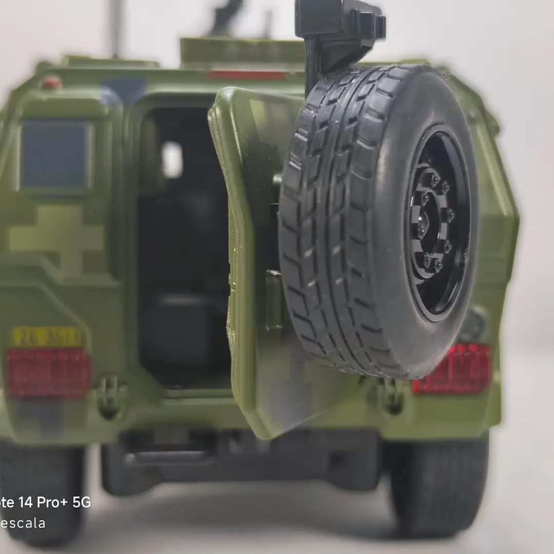 Vehiculo Blindado con camuflaje 1:32 China LEDS  7