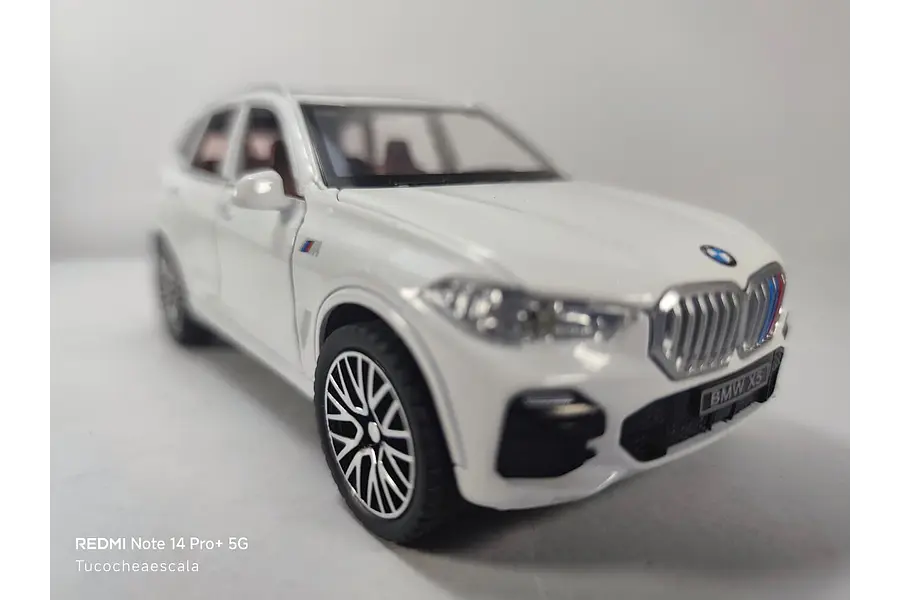 BMW X5 Blanco marca Newao, Escala 1-32