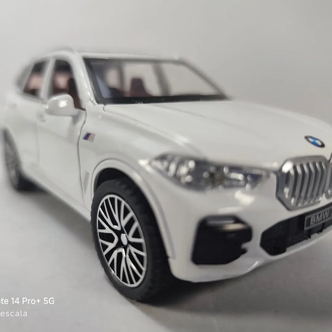 BMW X5 Blanco marca Newao, Escala 1-32 1