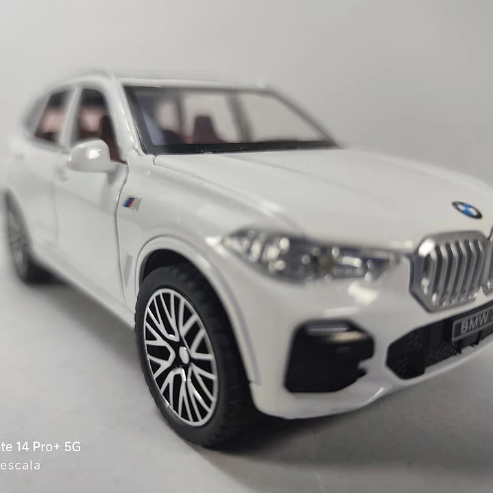 BMW X5 Blanco marca Newao, Escala 1-32 1