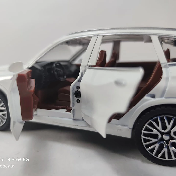 BMW X5 Blanco marca Newao, Escala 1-32 2