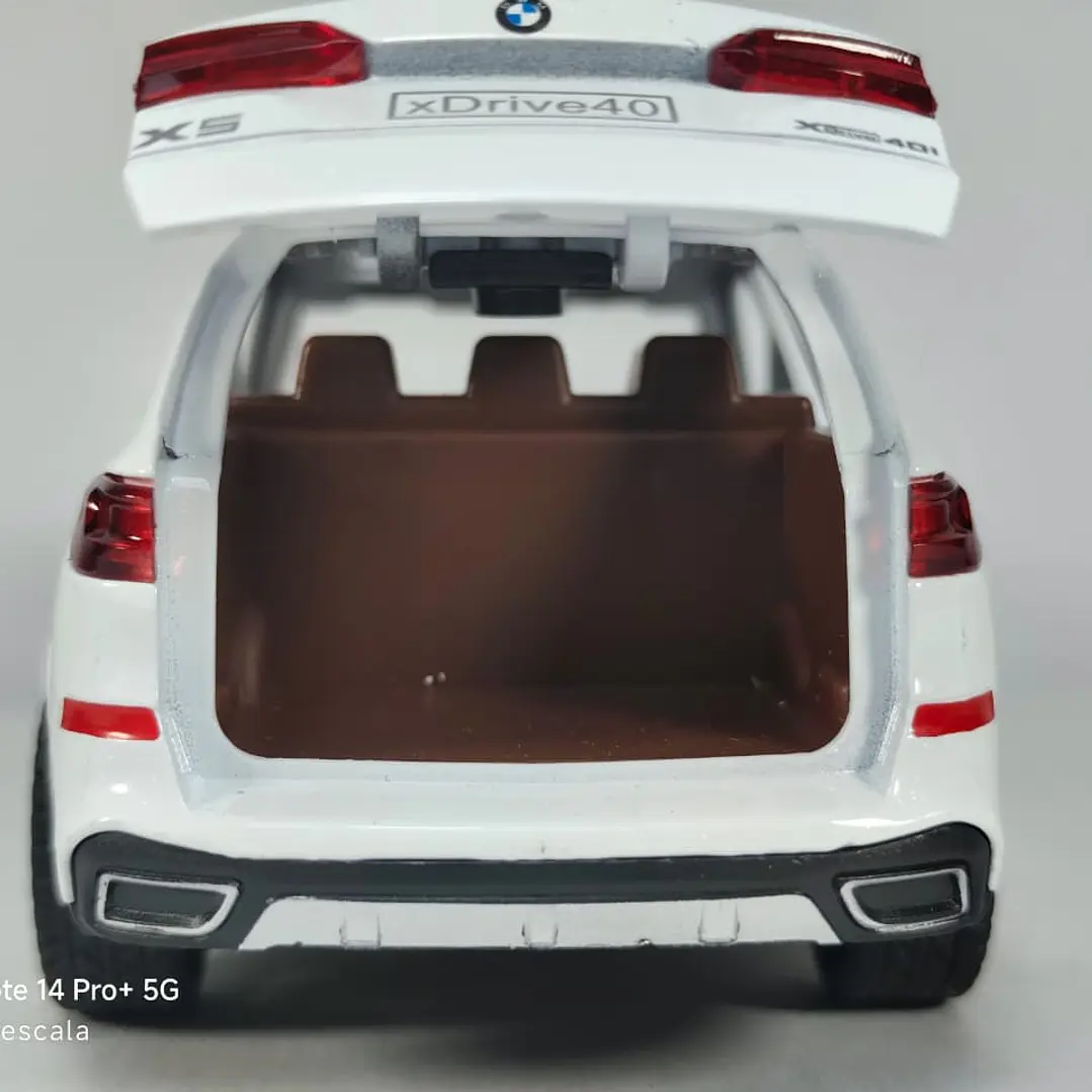 BMW X5 Blanco marca Newao, Escala 1-32 3
