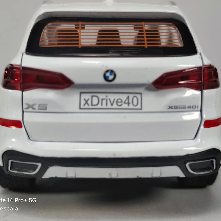 BMW X5 Blanco marca Newao, Escala 1-32 4