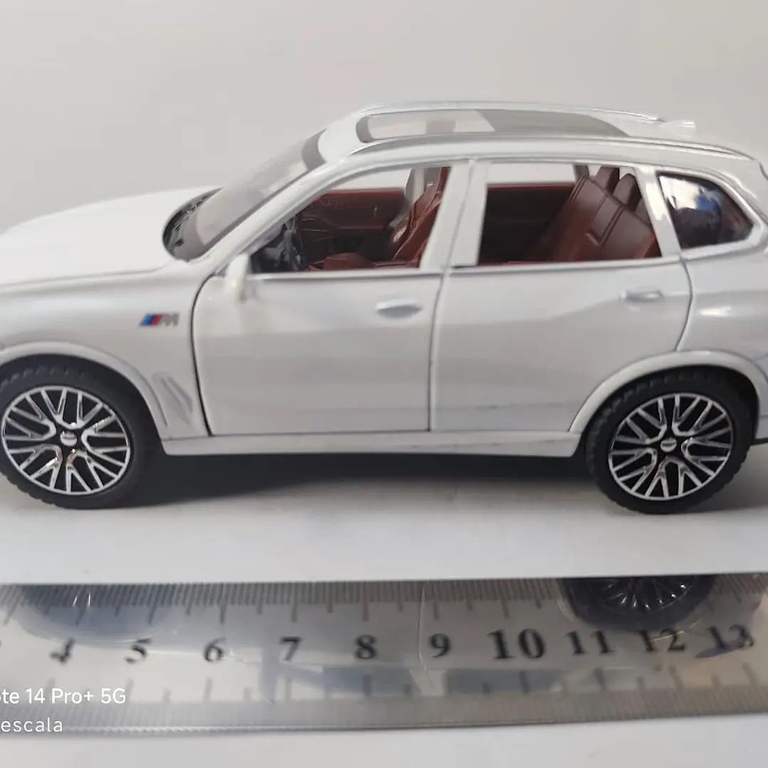 BMW X5 Blanco marca Newao, Escala 1-32 6
