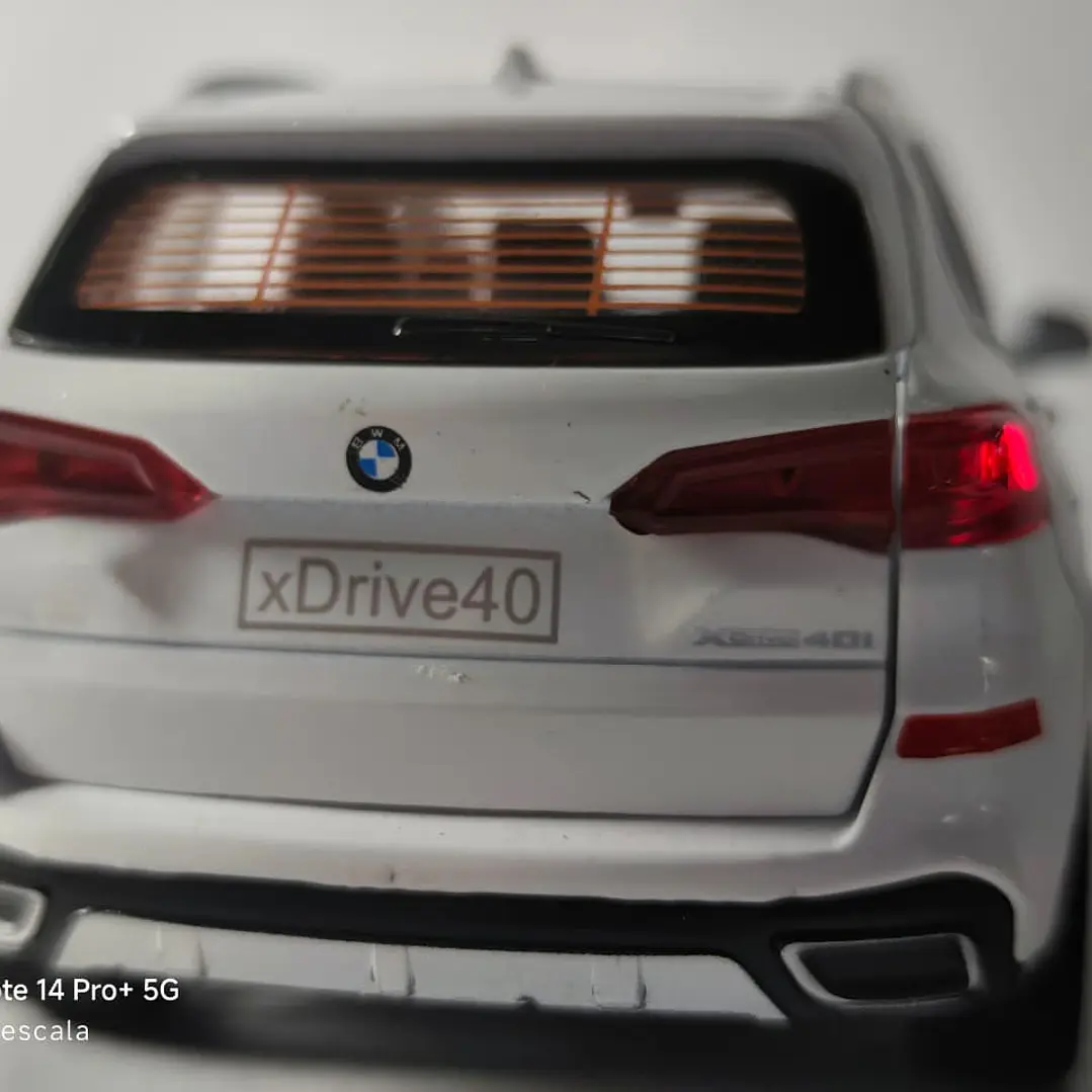 BMW X5 Blanco marca Newao, Escala 1-32 7