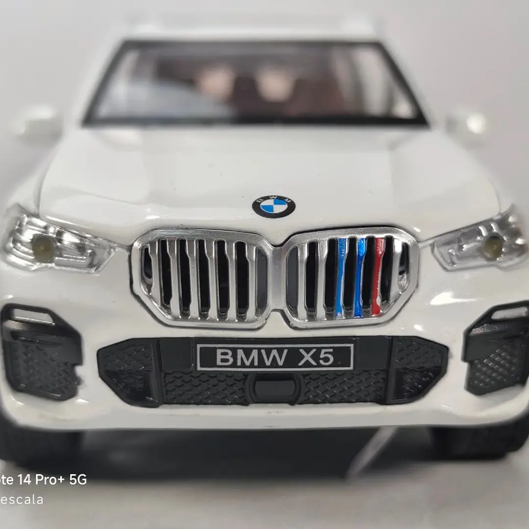 BMW X5 Blanco marca Newao, Escala 1-32 8