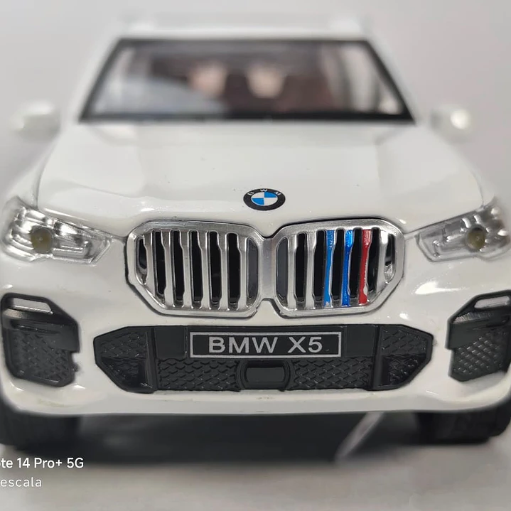 BMW X5 Blanco marca Newao, Escala 1-32 8