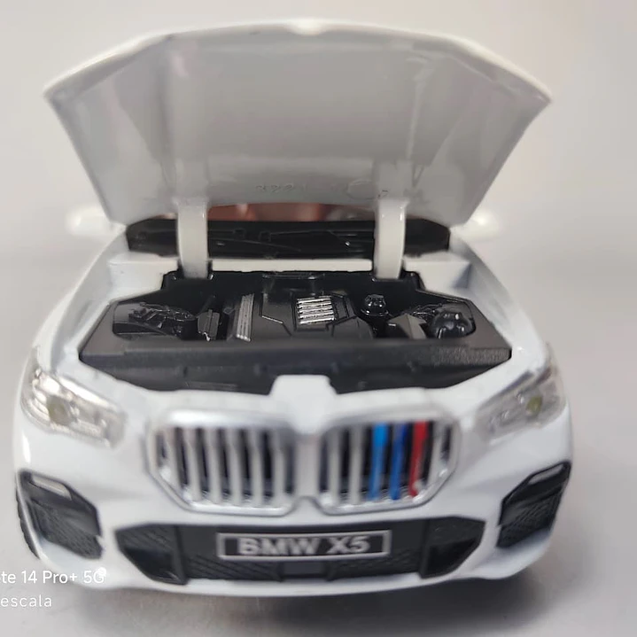 BMW X5 Blanco marca Newao, Escala 1-32 9
