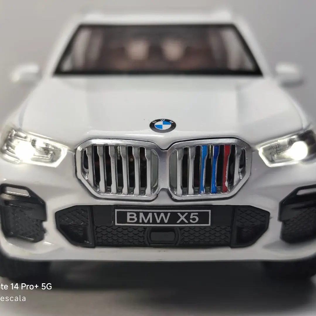 BMW X5 Blanco marca Newao, Escala 1-32 11